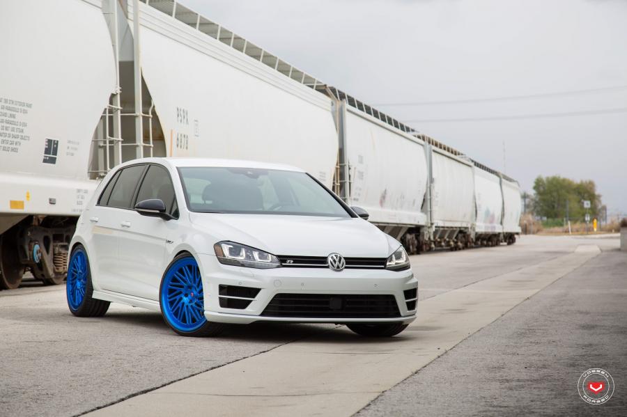  Volkswagen Golf R on Vossen Wheels (LC-105T) 2017 года  (фото 7 из 23)